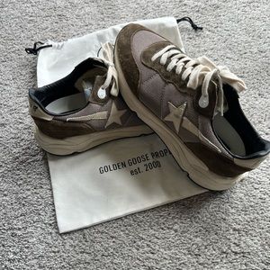 Golden Goose
Running Sole Mesh & Suede Sneaker
